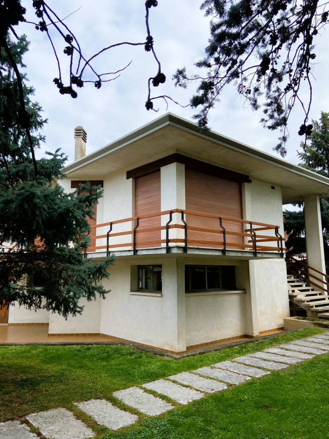 Villa in vendita a Giavera del Montello