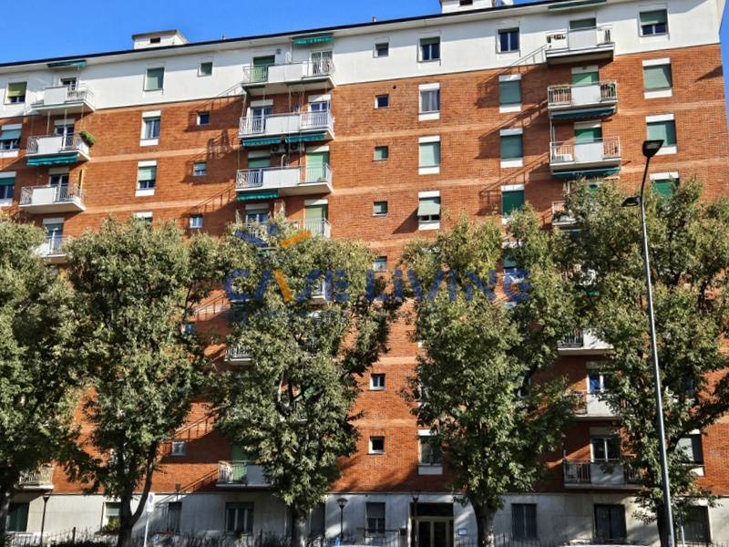 Appartamento in vendita a Lorenteggio, Milano (MI)