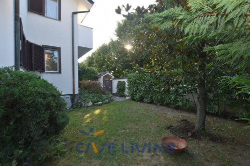 Villa bifamiliare in vendita a Vermezzo con Zelo