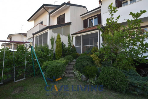 Villa bifamiliare in vendita a Vermezzo con Zelo