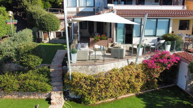 Villa bifamiliare in vendita a Quartu Sant'Elena
