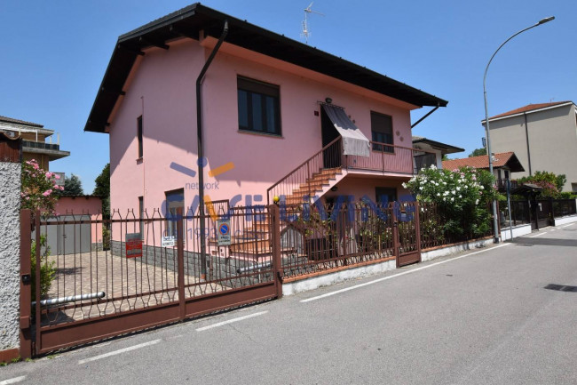 Villa in vendita a Rosate