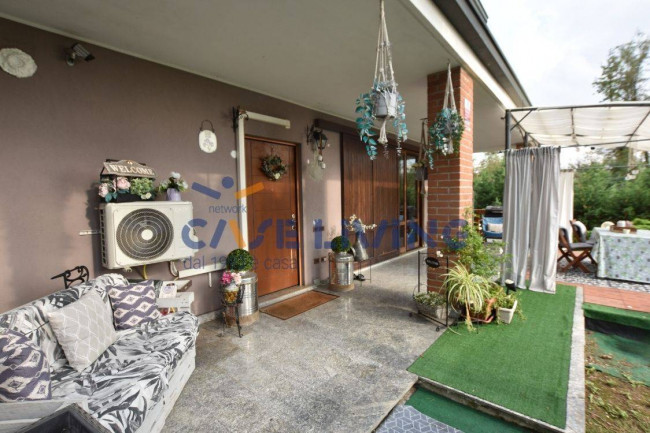 Villa in vendita a Calvignasco