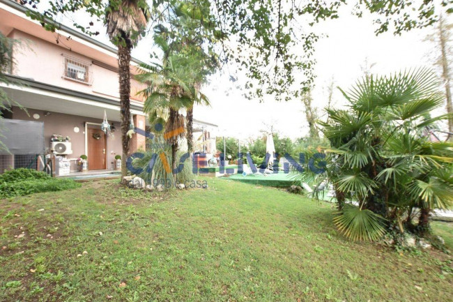 Villa in vendita a Calvignasco