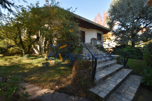 Villa in vendita a Trezzano sul Naviglio