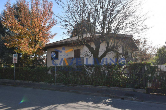 Villa in vendita a Trezzano sul Naviglio