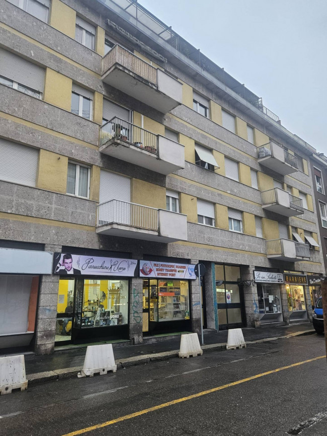 Locale commerciale in affitto a Milano