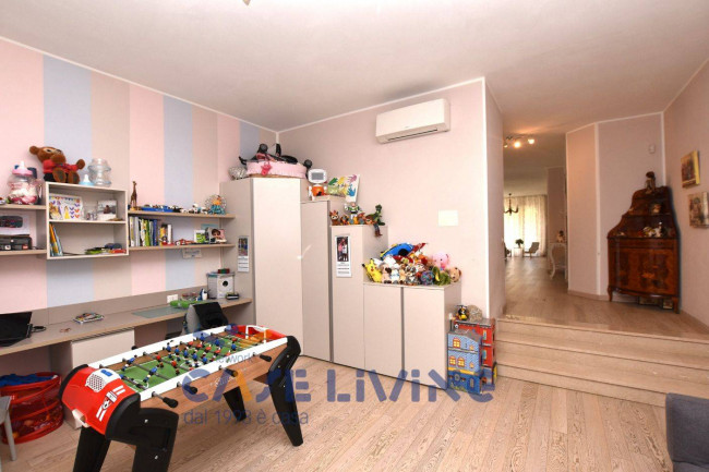 Villa in vendita a Rosate