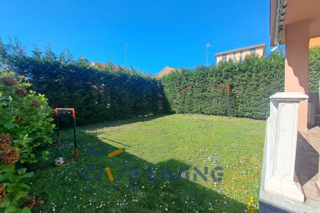 Villa in vendita a Rosate
