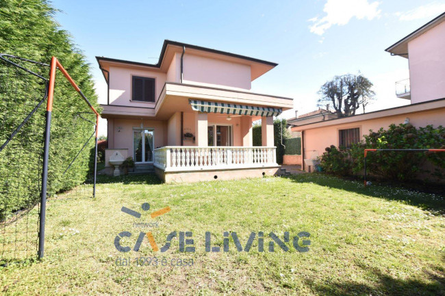 Villa in vendita a Rosate