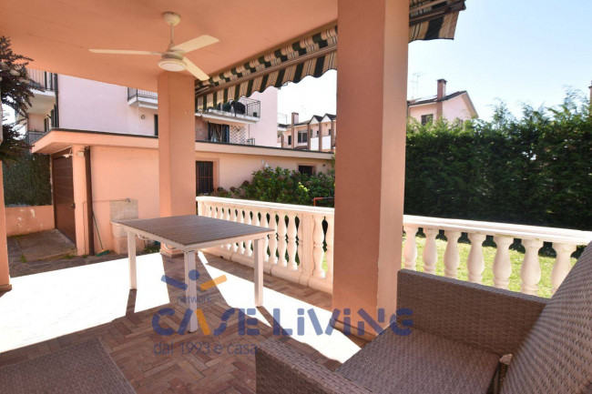 Villa in vendita a Rosate