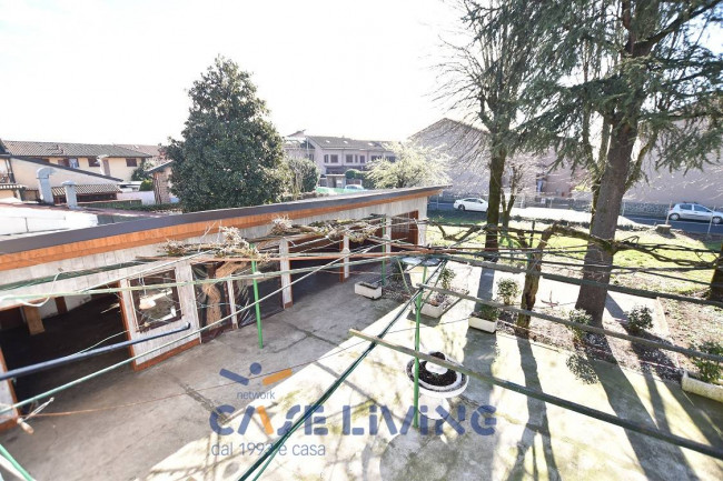 Locale commerciale in vendita a Zibido San Giacomo