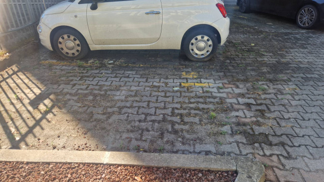 Posto auto scoperto in vendita a Milano