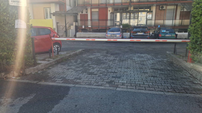 Posto auto scoperto in vendita a Milano