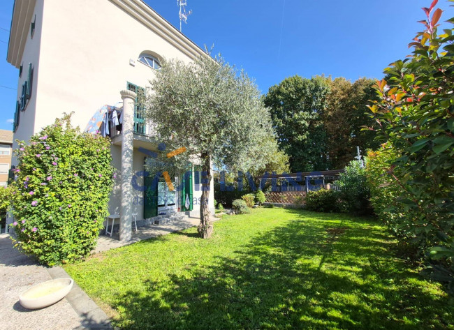 Villa in vendita a Bollate