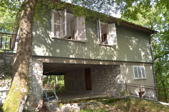 Casa indipendente in vendita a Labro (RI)