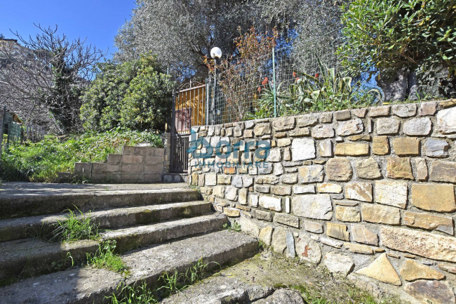 Casa indipendente in vendita a Borgo, Sanremo (IM)