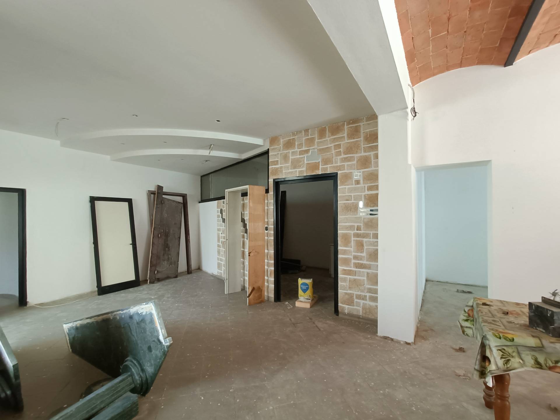 Locale Comm.le in Affitto