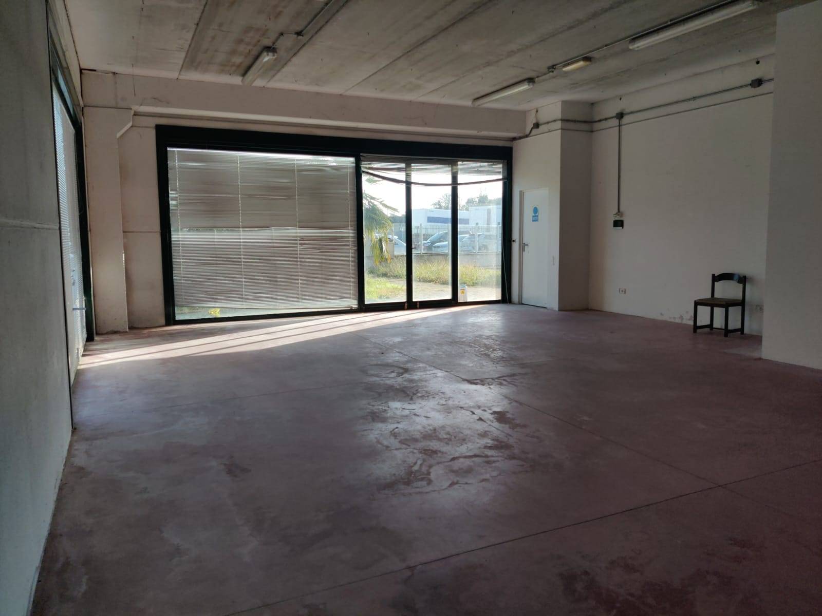 Magazzino in Affitto