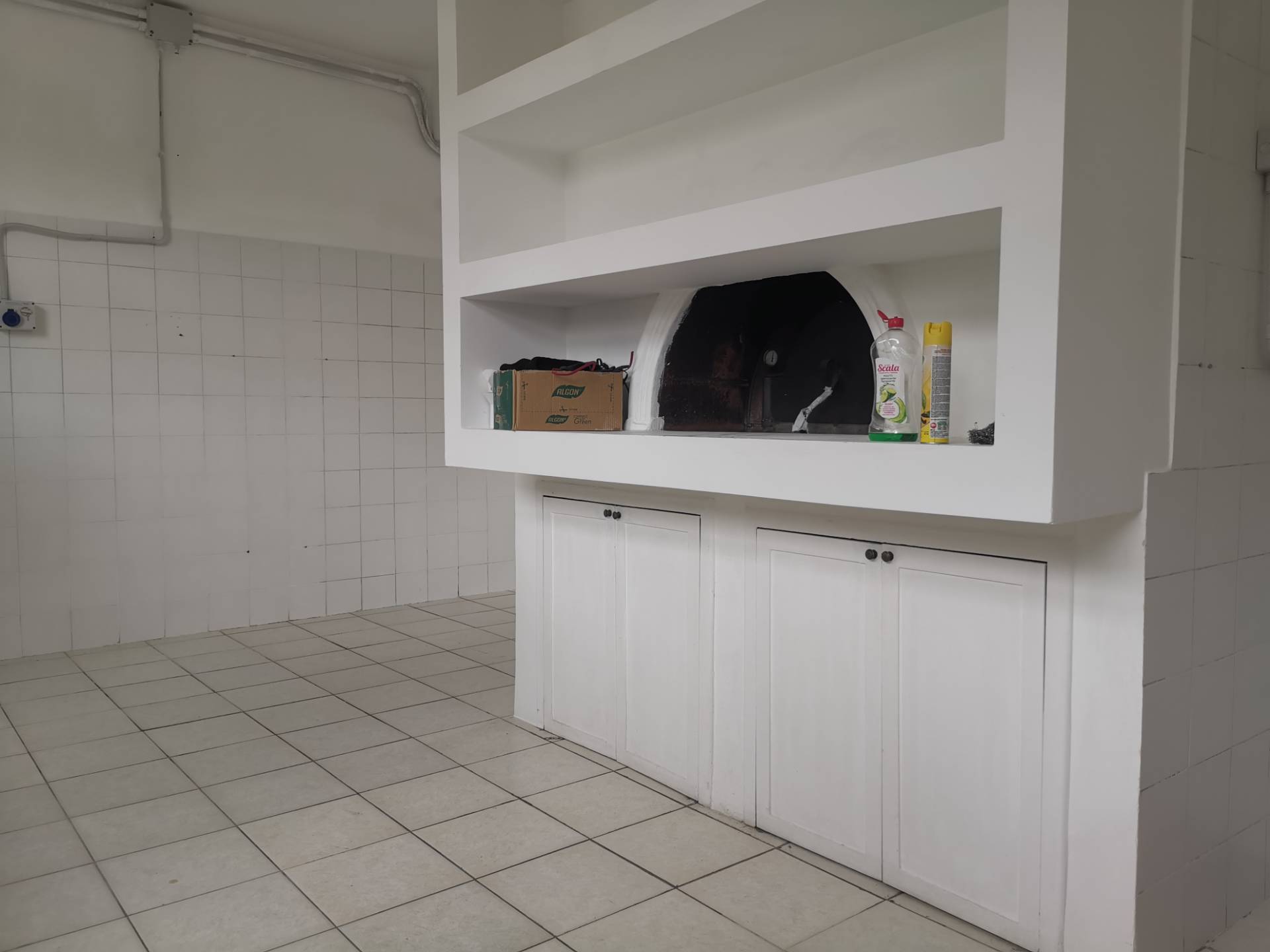 Locale Comm.le in Affitto