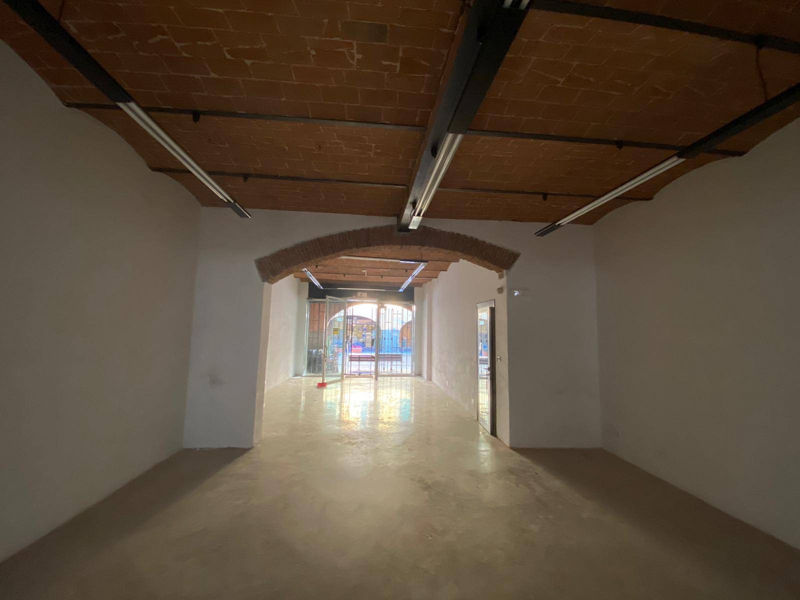 Locale Comm.le in Affitto
