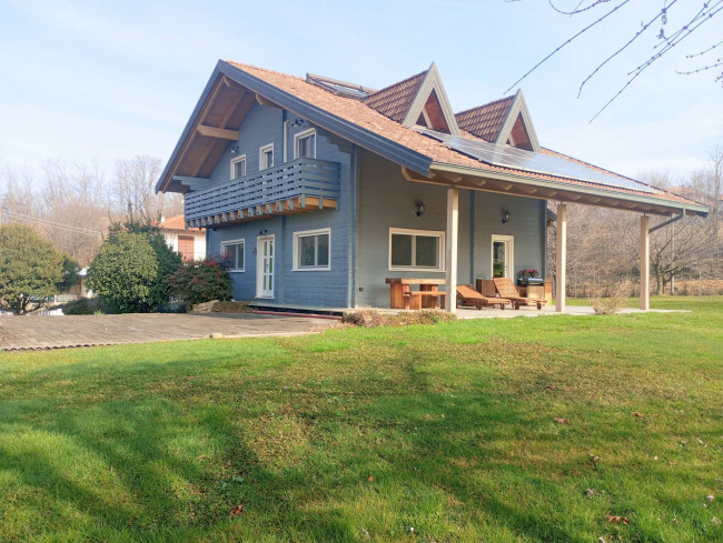 Villa in vendita a Lozzolo