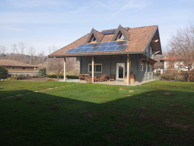 Villa in vendita a Lozzolo