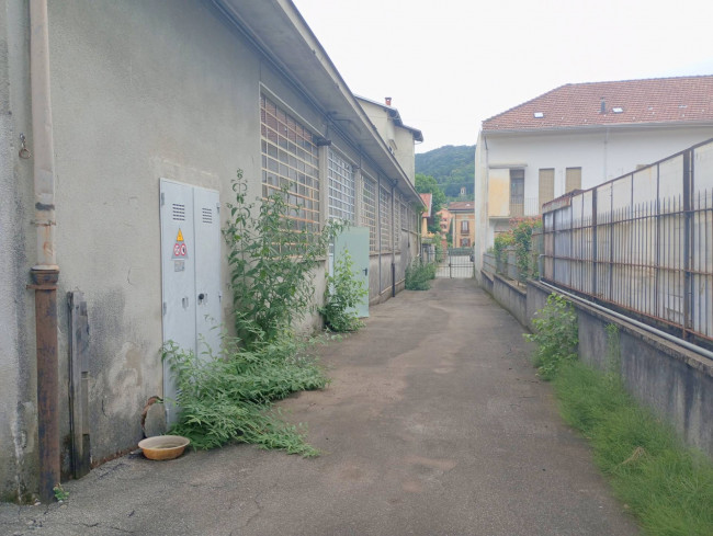 Capannone in vendita a Borgosesia