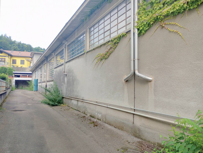 Capannone in vendita a Borgosesia