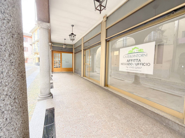 Attività commerciale in affitto a Varallo