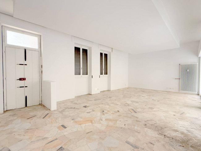 Attività commerciale in affitto a Varallo