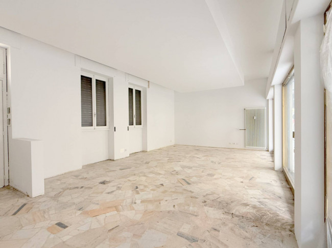 Attività commerciale in affitto a Varallo