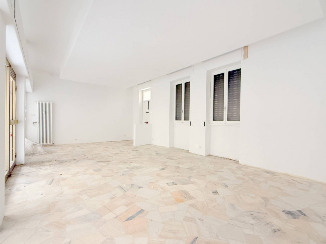 Attività commerciale in affitto a Varallo