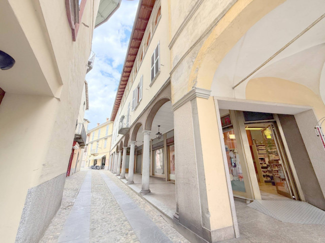 Attività commerciale in affitto a Varallo