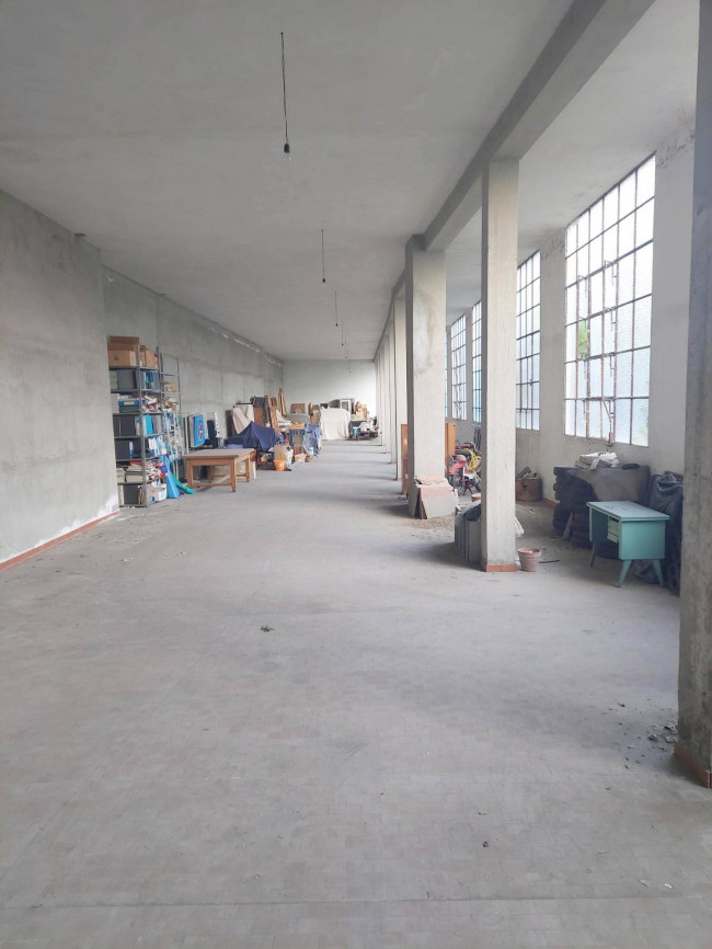 Locale commerciale in affitto a Borgosesia