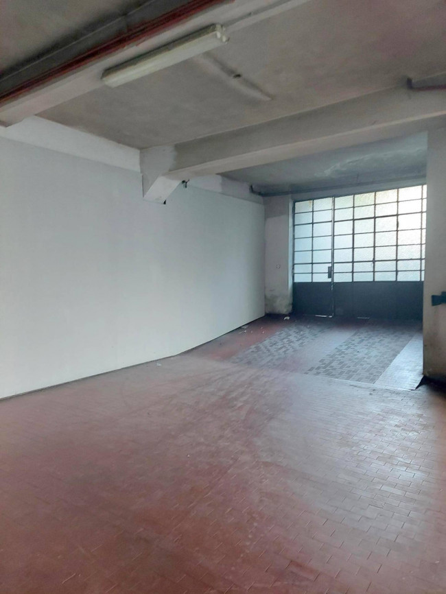 Locale commerciale in affitto a Borgosesia