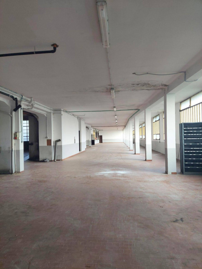 Locale commerciale in affitto a Borgosesia
