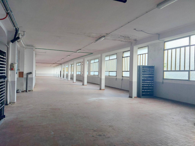 Locale commerciale in affitto a Borgosesia