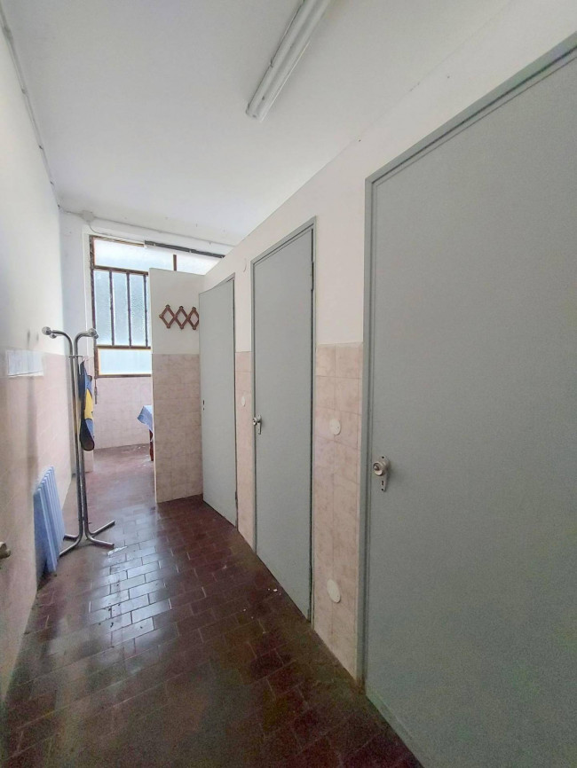Locale commerciale in affitto a Borgosesia