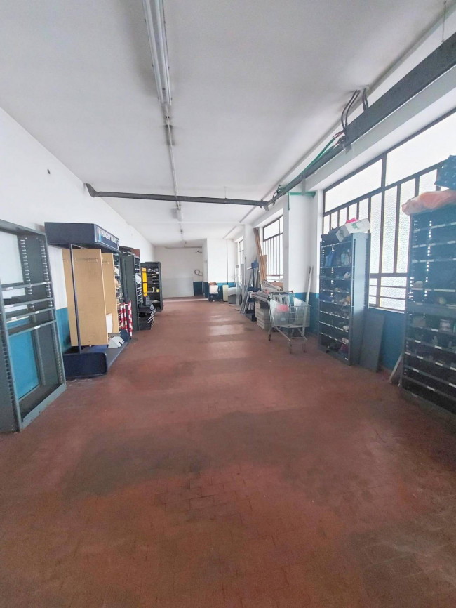 Locale commerciale in affitto a Borgosesia