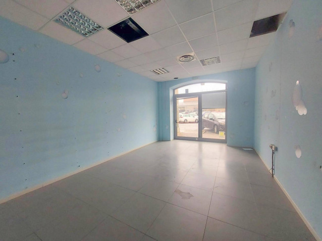 Attività commerciale in affitto a Borgosesia