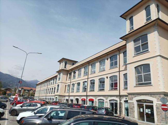 Attività commerciale in affitto a Borgosesia