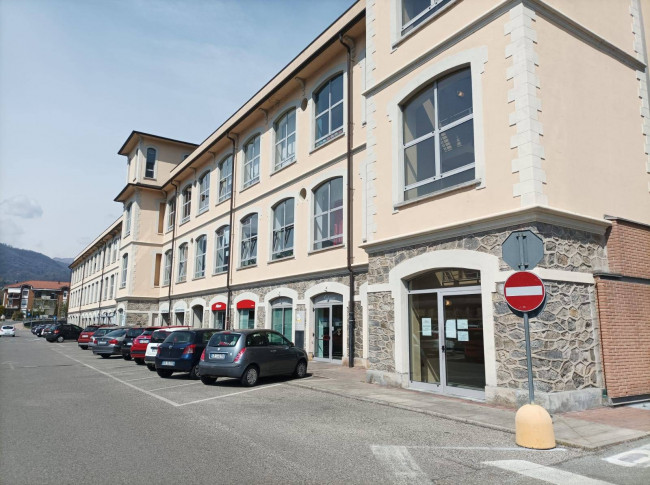 Attività commerciale in affitto a Borgosesia
