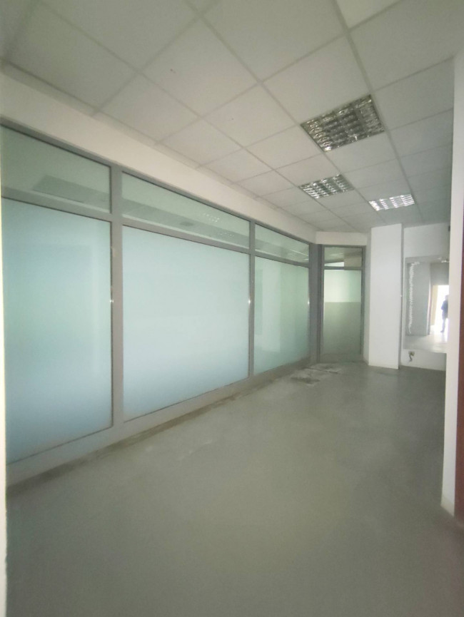 Locale commerciale in affitto a Borgosesia