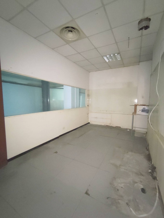Locale commerciale in affitto a Borgosesia