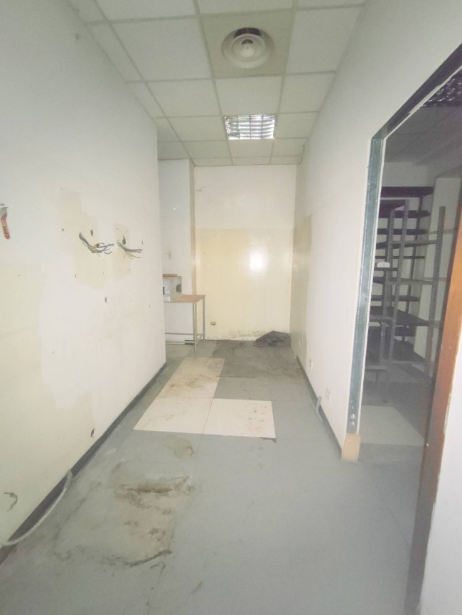 Locale commerciale in affitto a Borgosesia