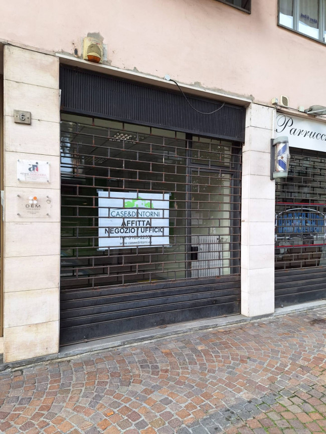 Locale commerciale in affitto a Borgosesia