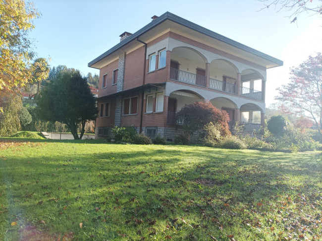 Villa in vendita a Borgosesia