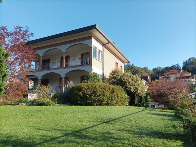 Villa in vendita a Borgosesia