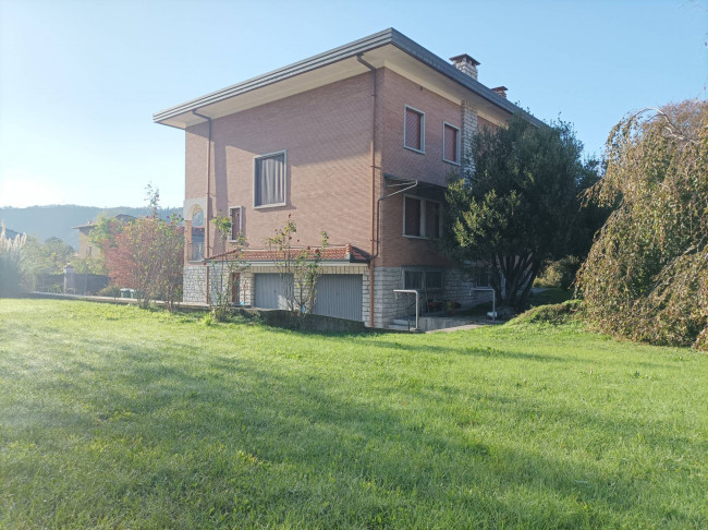Villa in vendita a Borgosesia